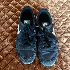 Nike Internationalist shoes Womens